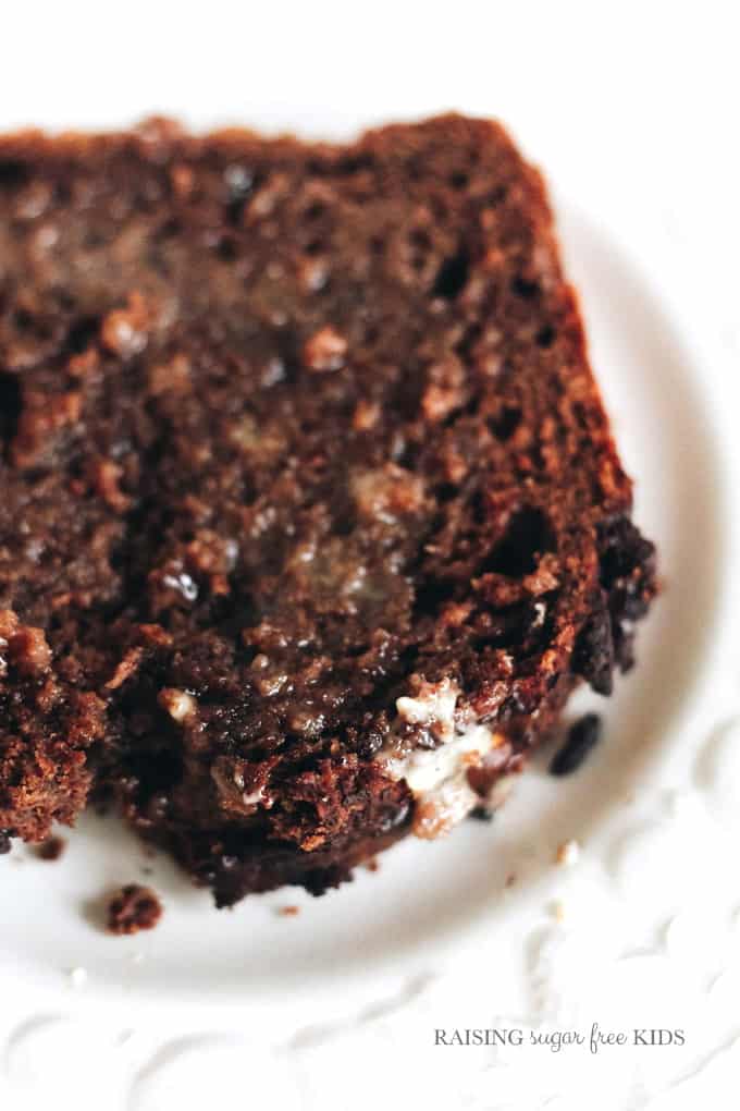 (Very) Low Sugar Chocolate Banana Bread | Raising Sugar Free Kids - although it comes with a completely added sugar free option, this recipe still only has 0.5g (1/8 of a teaspoon) of added sugar per serving! It is moist, delicious, naturally sweet and really easy to make. It's a great low sugar family baking project, and it's very easy to freeze. #sugarfreejanuary #sugarfree #chocolate