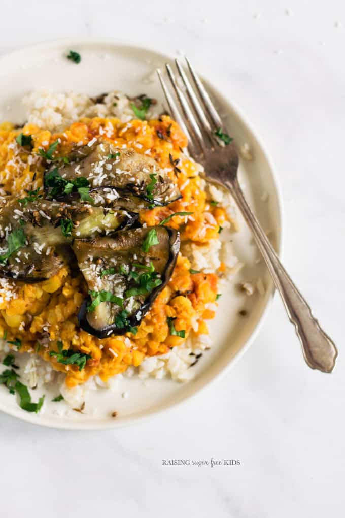 Slow Cooker Dahl with Charred Aubergines | Raising Sugar Free Kids - this delicious vegan dinner is dirt cheap but high in flavour. It takes 5 mins prep before cooking for you in the slow cooker (there are also stovetop instructions). #sugarfree #glutenfree #budget #vegan 