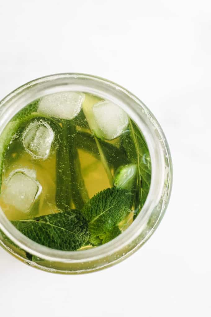 Mint Green Iced Tea | Raising Sugar Free Kids - a delicious, refreshing drink that is a perfect pick-me-up for a warm day. #sugarfree #glutenfree #vegan