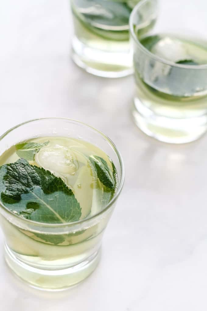 Mint Green Iced Tea | Raising Sugar Free Kids - a delicious, refreshing drink that is a perfect pick-me-up for a warm day. #sugarfree #glutenfree #vegan