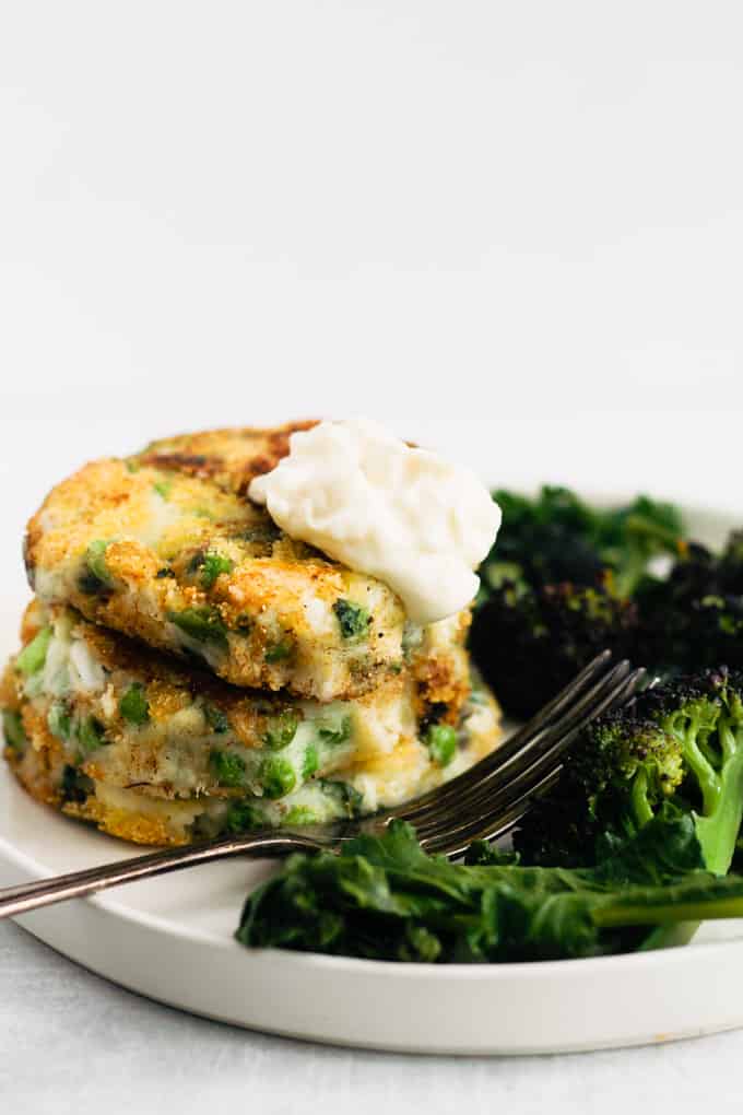 Veg-Packed Crab Cakes | Raising Sugar Free Kids - these quick, affordable and easy-to-make crab cakes are delicious, veg-packed and kid-friendly. Perfect for a dinner that feels posh but is actually easy. #sugarfree #glutenfree #dairyfree